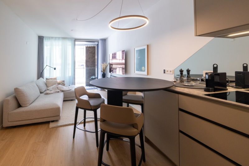 ANLEGERPREIS, ERSTBEZUG | 1010, TG mit E-Lader, Balkon, Ruhelage, Concierge, POLIFORM-Möblierung, uvm...