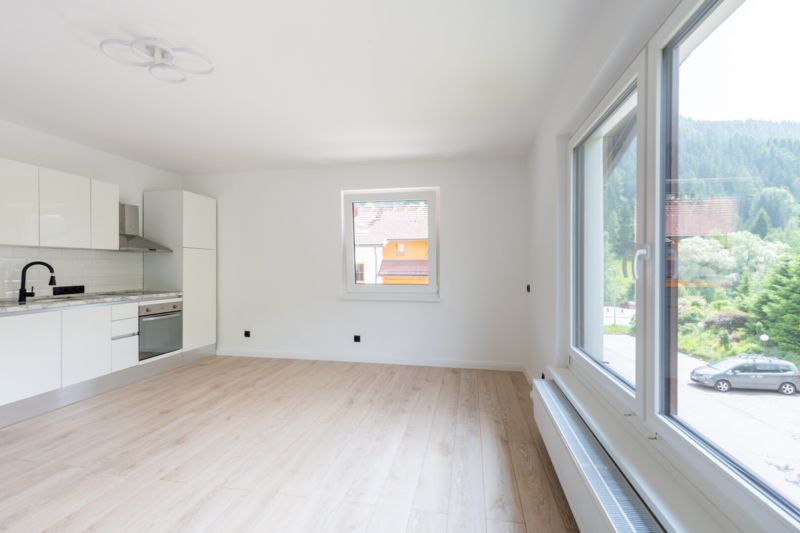 ERSTBEZUG nach SANIERUNG mit GARAGE | Charmante 3-Zimmer-Wohnung mitten im Schigebiet, 2 Loggien, Schikeller