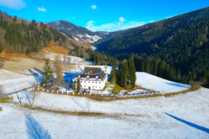 SCHLOSS Berg Klösterle | Eine historische Perle in den Nockbergen