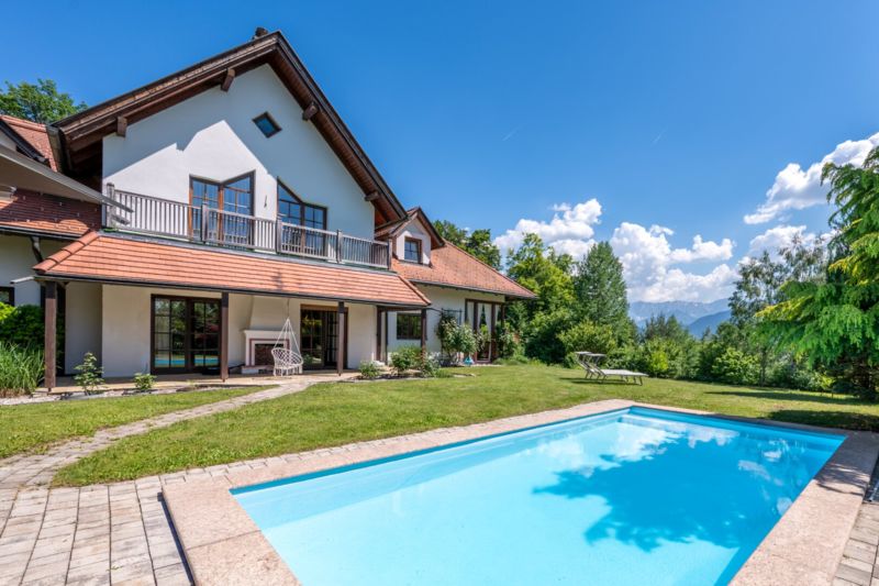 STIL mit FERNBLICK | Traumhafte Landhausvilla in Stadtnähe